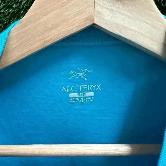 Arc’teryx Logo T-shirt Small - Picture 3 of 5